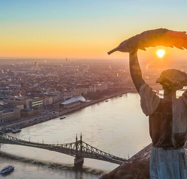 HLcom_Office mobile banner-Budapest_shutterstock_785979430