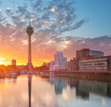 HLcom_Office mobile banner-Dusseldorf_shutterstock_1408377086